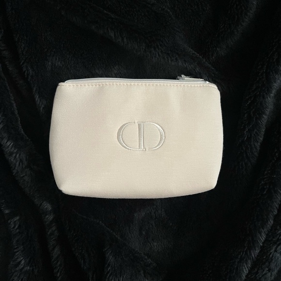 Dior Beauty Pouch (GWP) - Picture 1 of 4